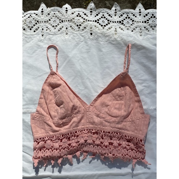 Forever 21 Tops - Forever 21 pink crop top 💕